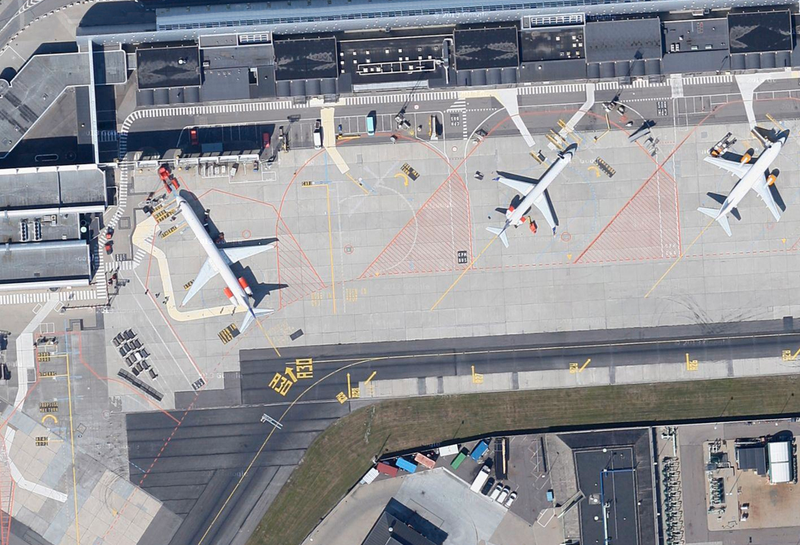 Illustration for article titled Satellite pictures of airports reveal their extreme complexity